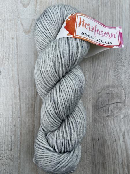 No 12 Silverwhite  Merino 260